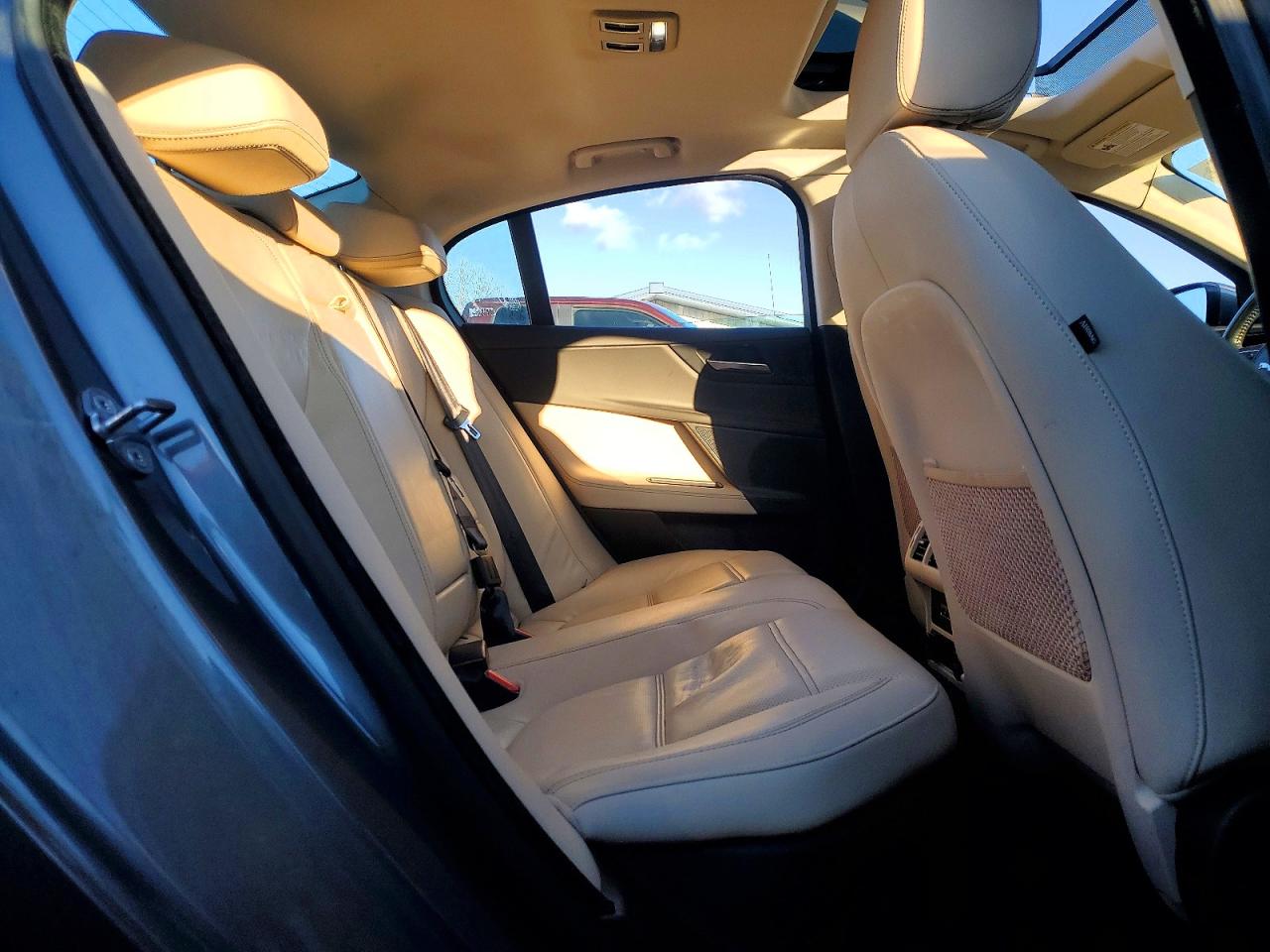 2017 JAGUAR XE PRESTIGE photo 10