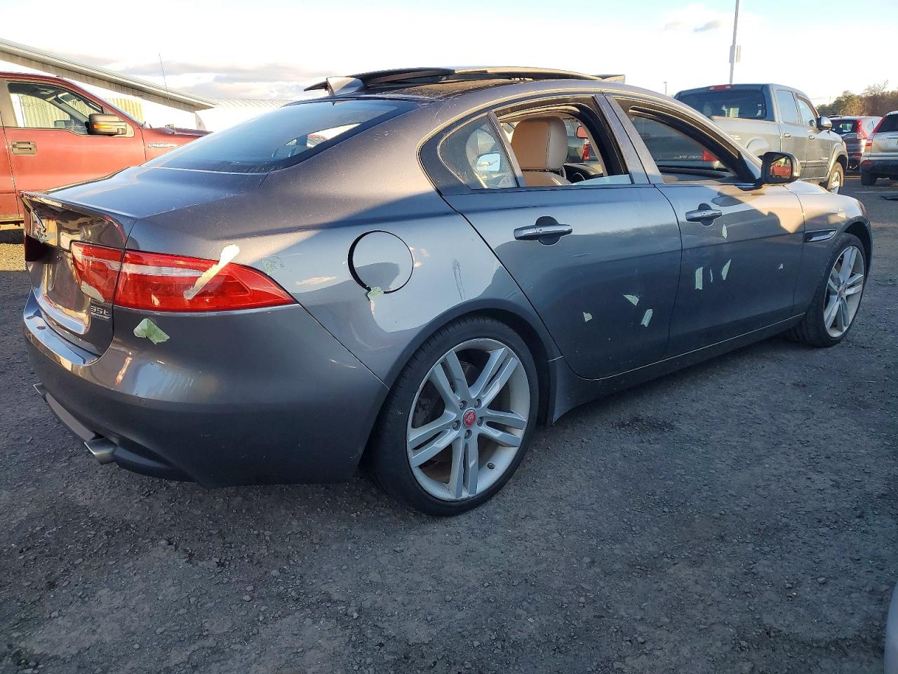 2017 JAGUAR XE PRESTIGE photo 3