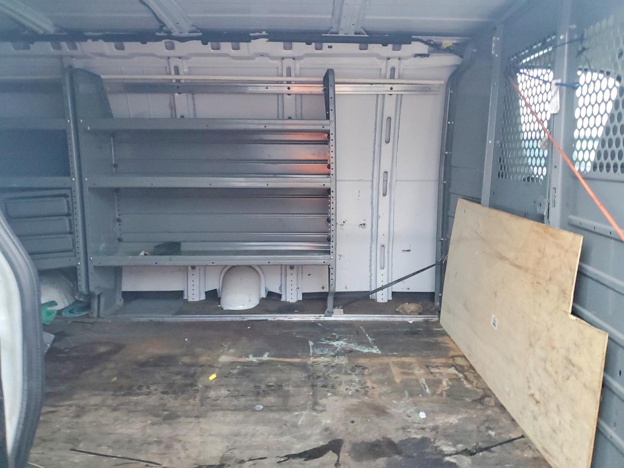 2019 GMC SAVANA G3500 photo 31