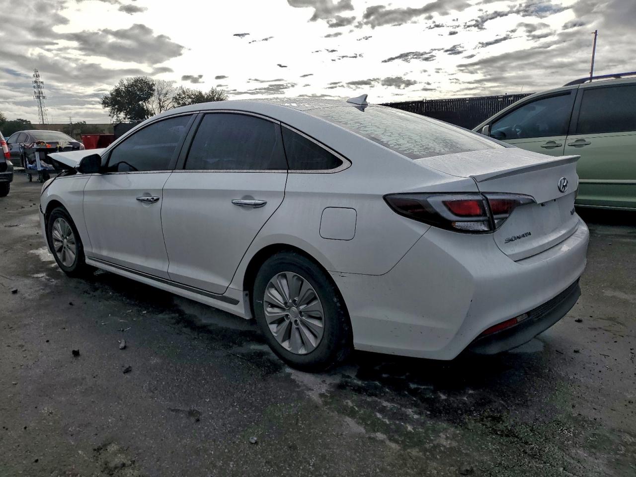 2017 HYUNDAI SONATA HYBRID photo 2