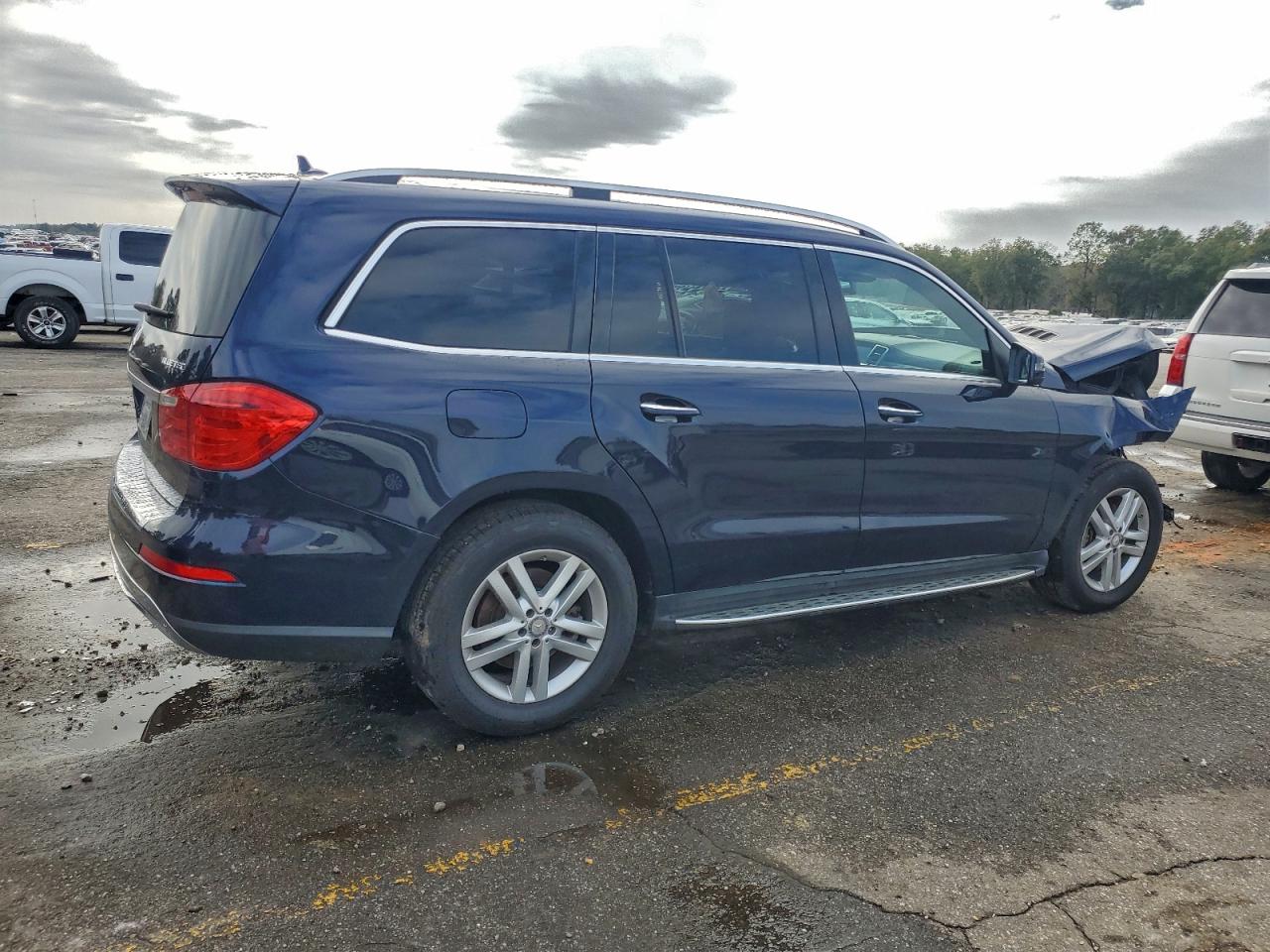 2015 MERCEDES-BENZ GL 350 BLUETEC photo 3