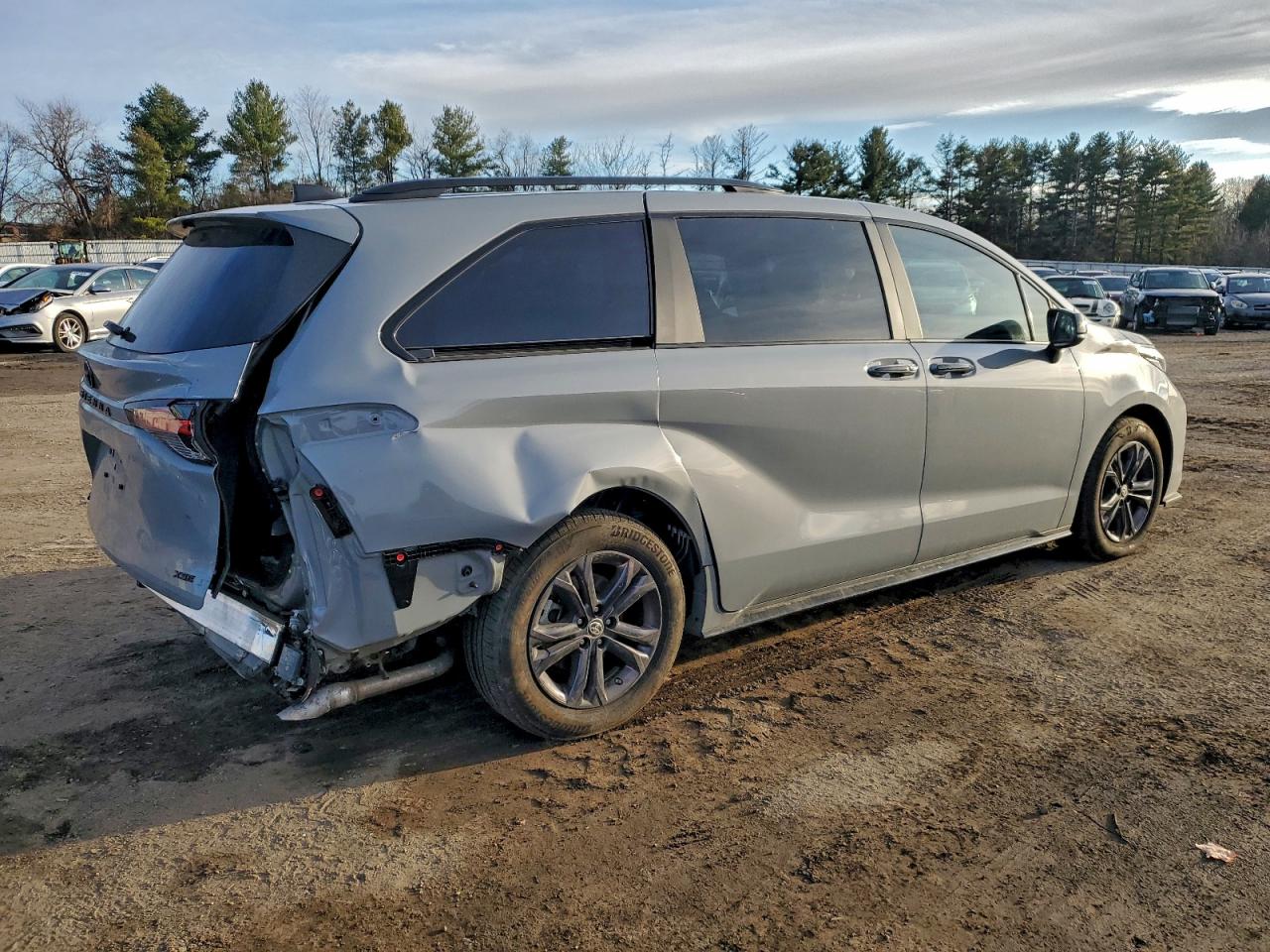 2025 TOYOTA SIENNA XSE photo 5