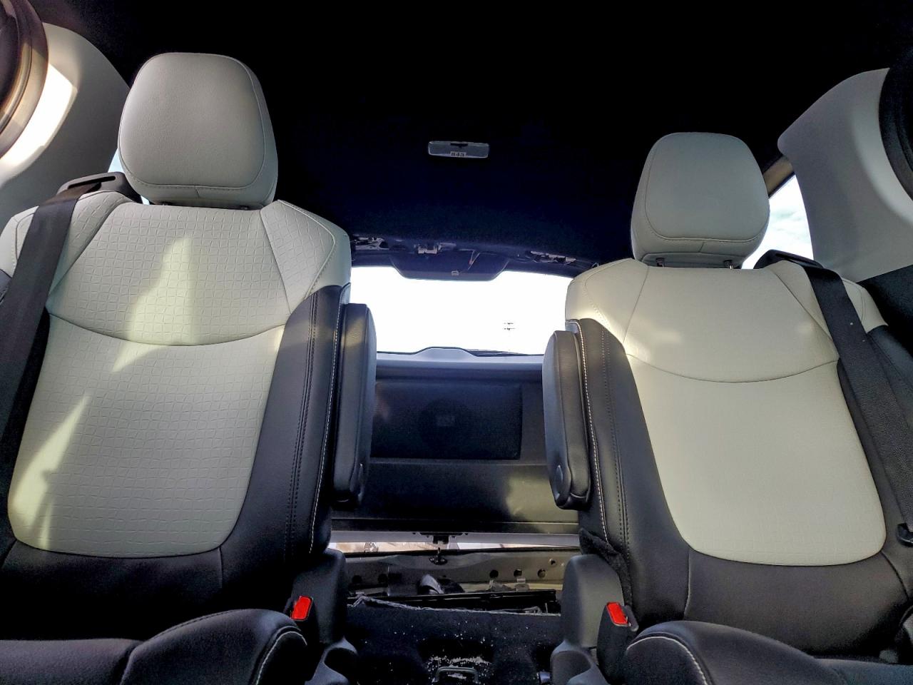 2025 TOYOTA SIENNA XSE photo 19