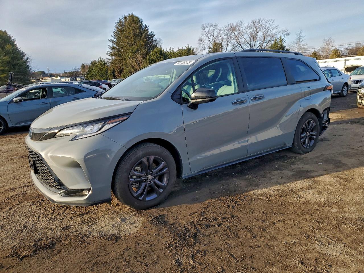 2025 TOYOTA SIENNA XSE — REAR END damage — photo 1