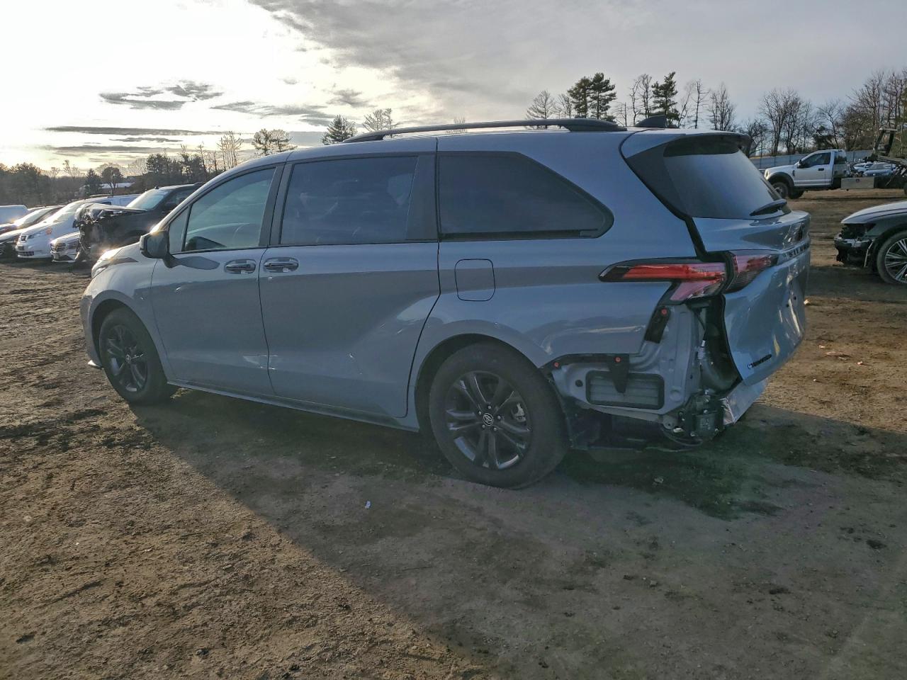 2025 TOYOTA SIENNA XSE photo 3