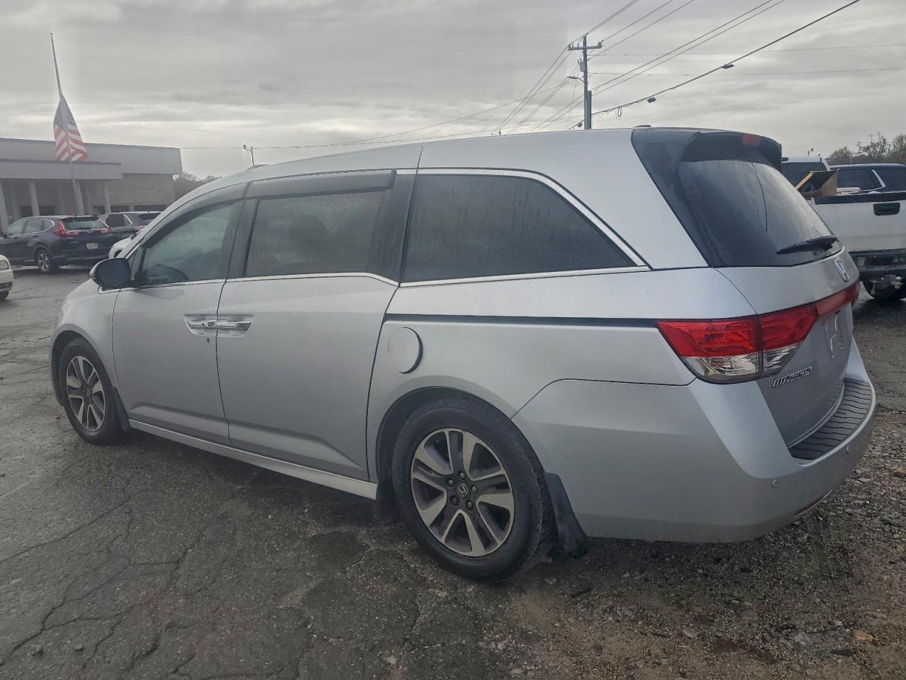2014 HONDA ODYSSEY TOURING photo 2