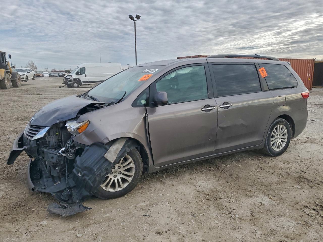 2015 TOYOTA SIENNA