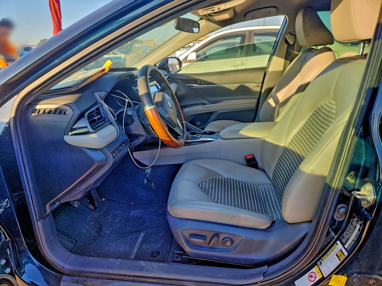 2019 TOYOTA CAMRY L photo 7