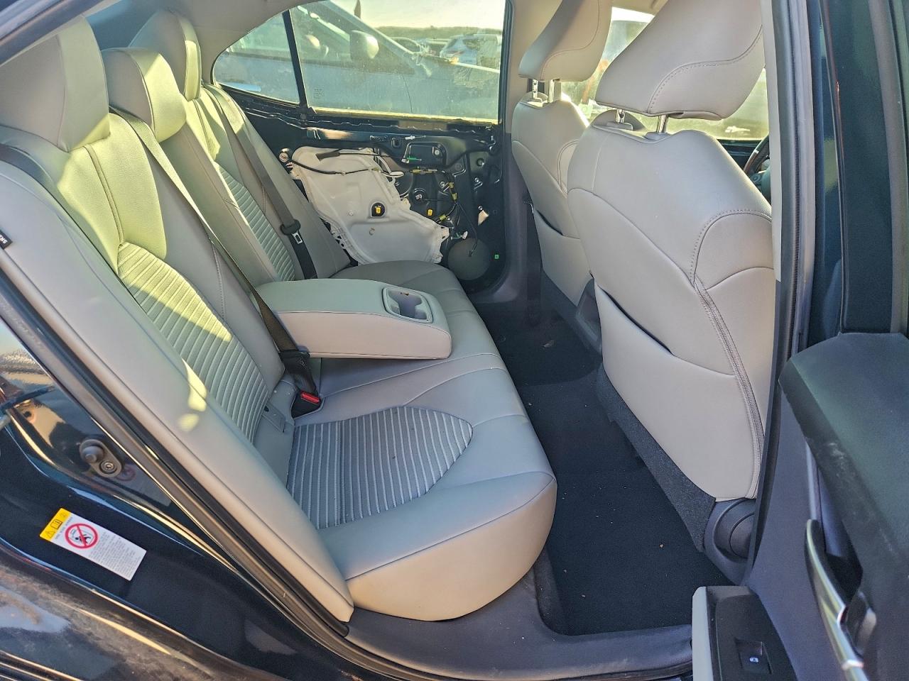 2019 TOYOTA CAMRY L photo 10