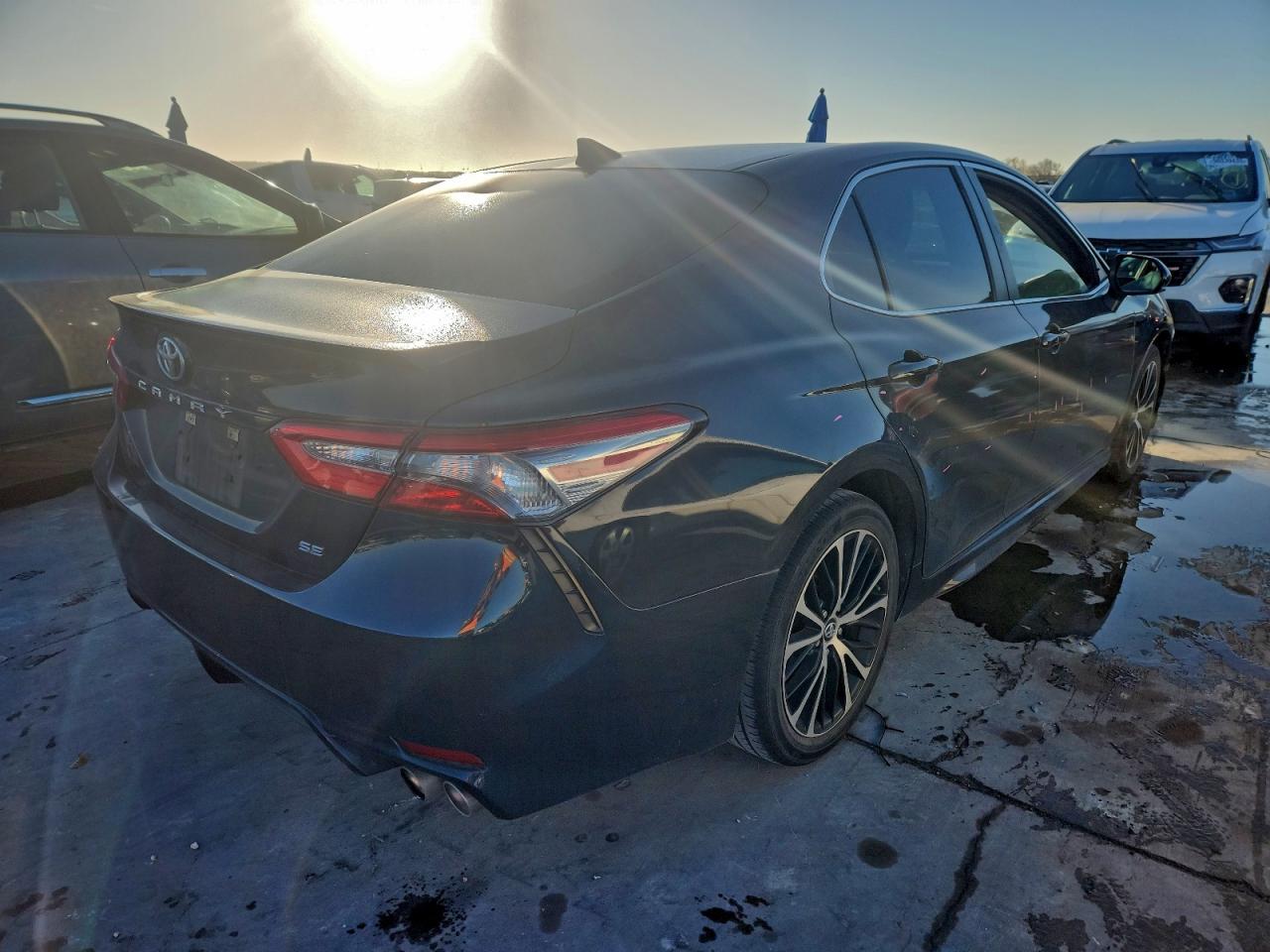 2019 TOYOTA CAMRY L photo 3