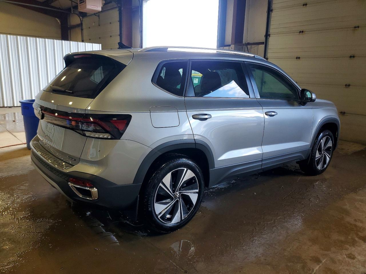 2025 VOLKSWAGEN TAOS SE photo 3