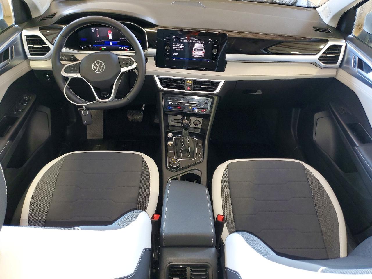 2025 VOLKSWAGEN TAOS SE photo 8