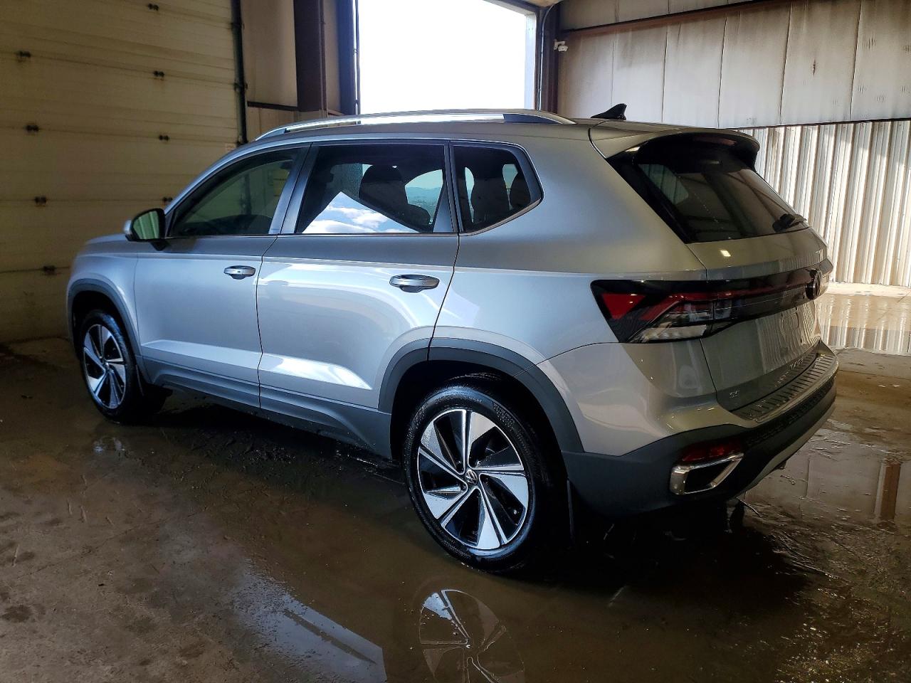 2025 VOLKSWAGEN TAOS SE photo 2