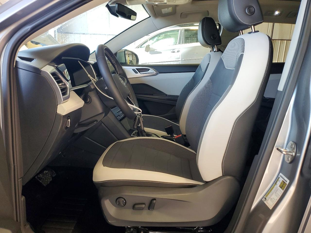 2025 VOLKSWAGEN TAOS SE photo 7