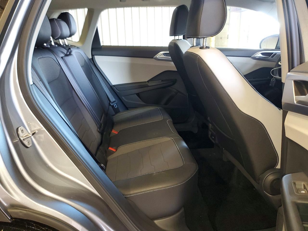2025 VOLKSWAGEN TAOS SE photo 10