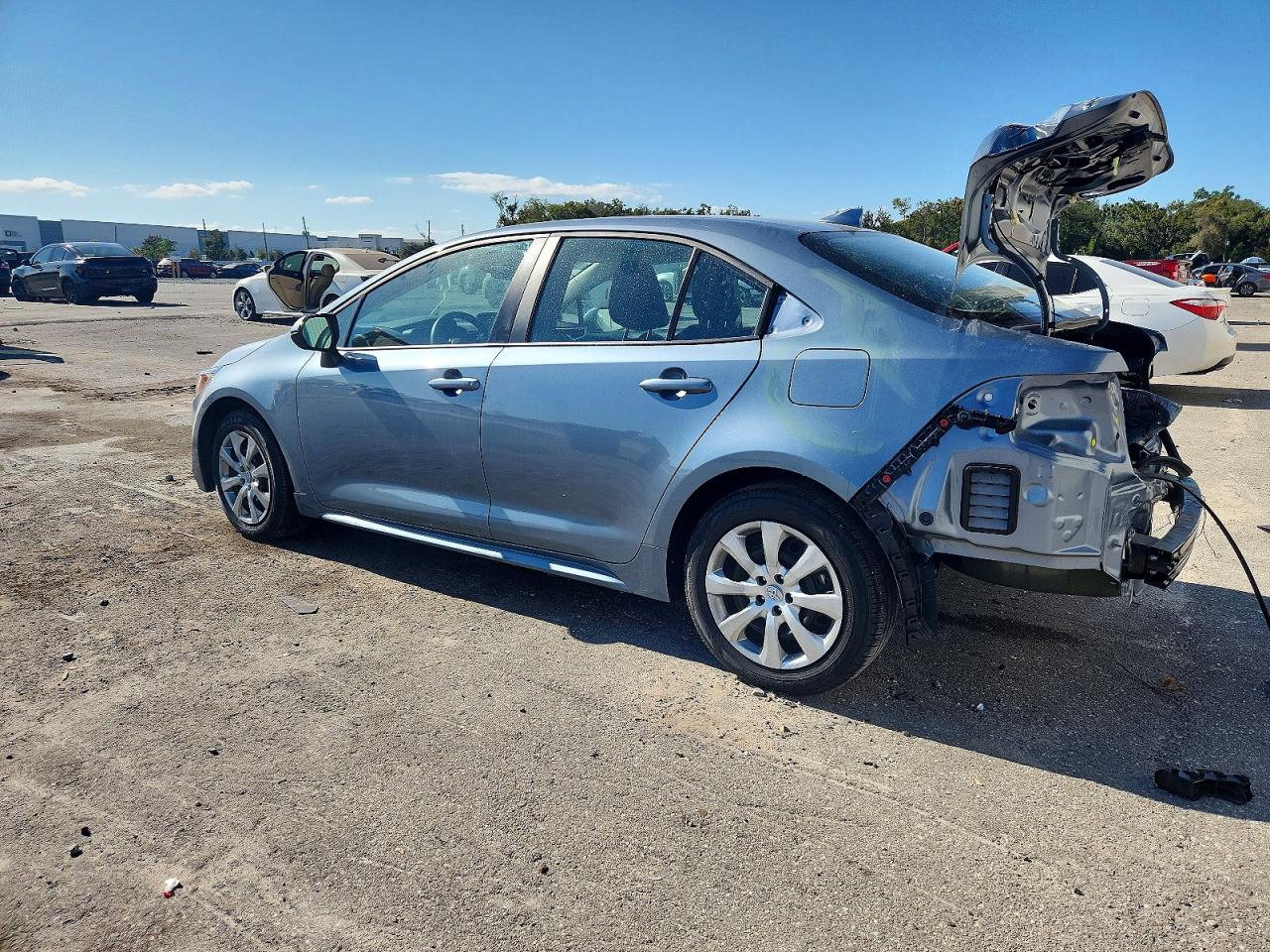 2022 TOYOTA COROLLA LE photo 2