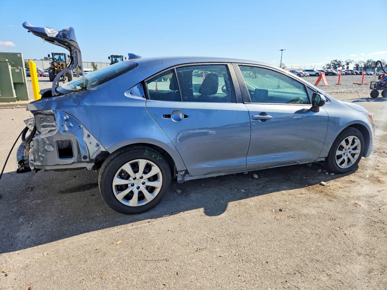 2022 TOYOTA COROLLA LE photo 3