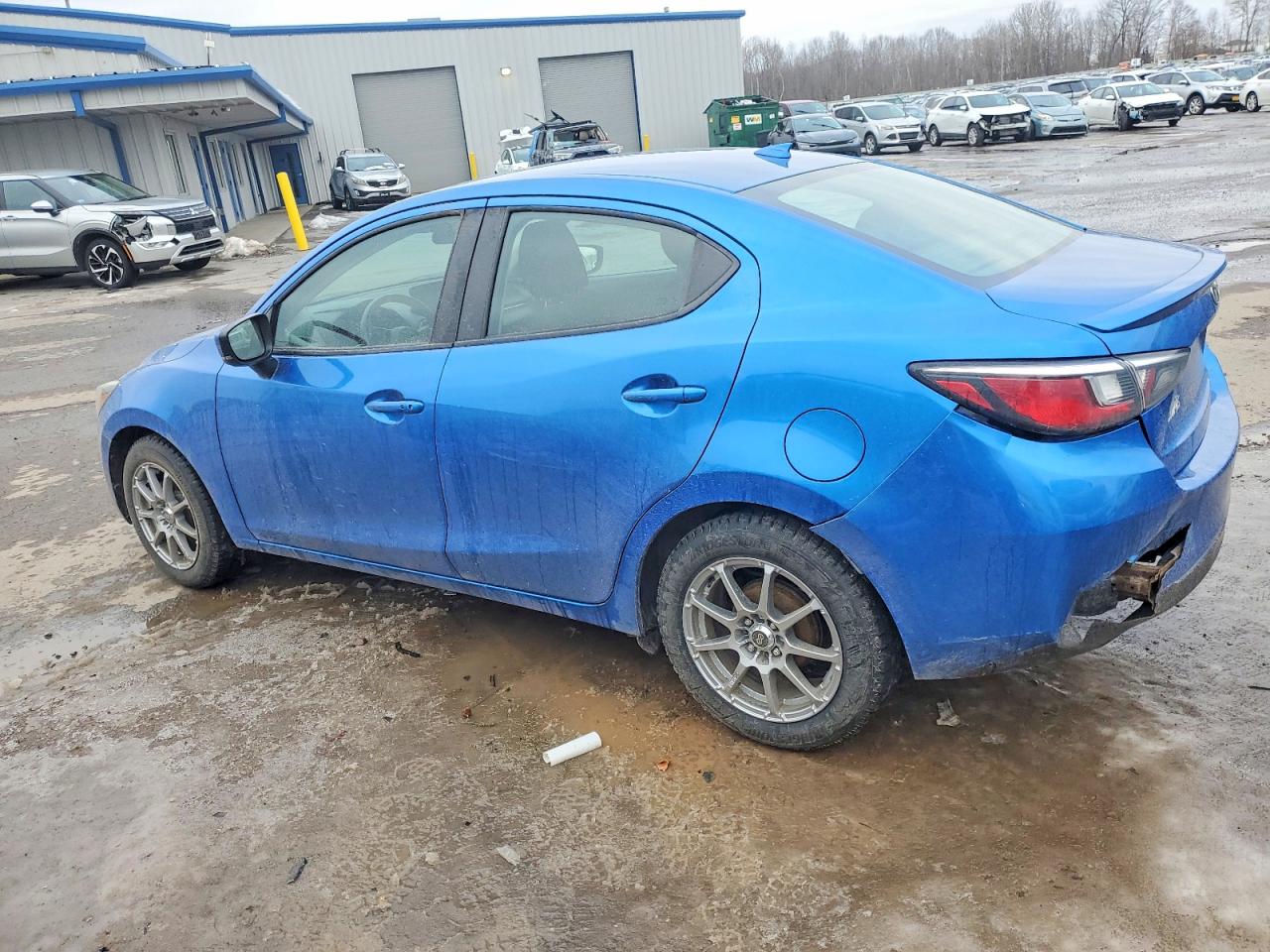 2019 TOYOTA YARIS L photo 2