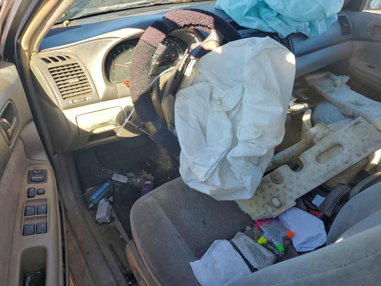 2002 TOYOTA CAMRY LE photo 8