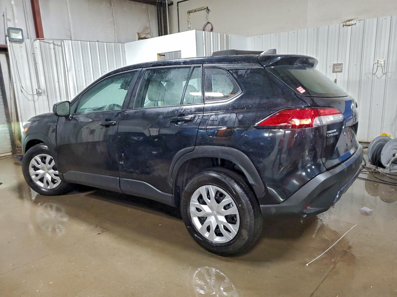 2023 TOYOTA COROLLA CROSS L photo 3