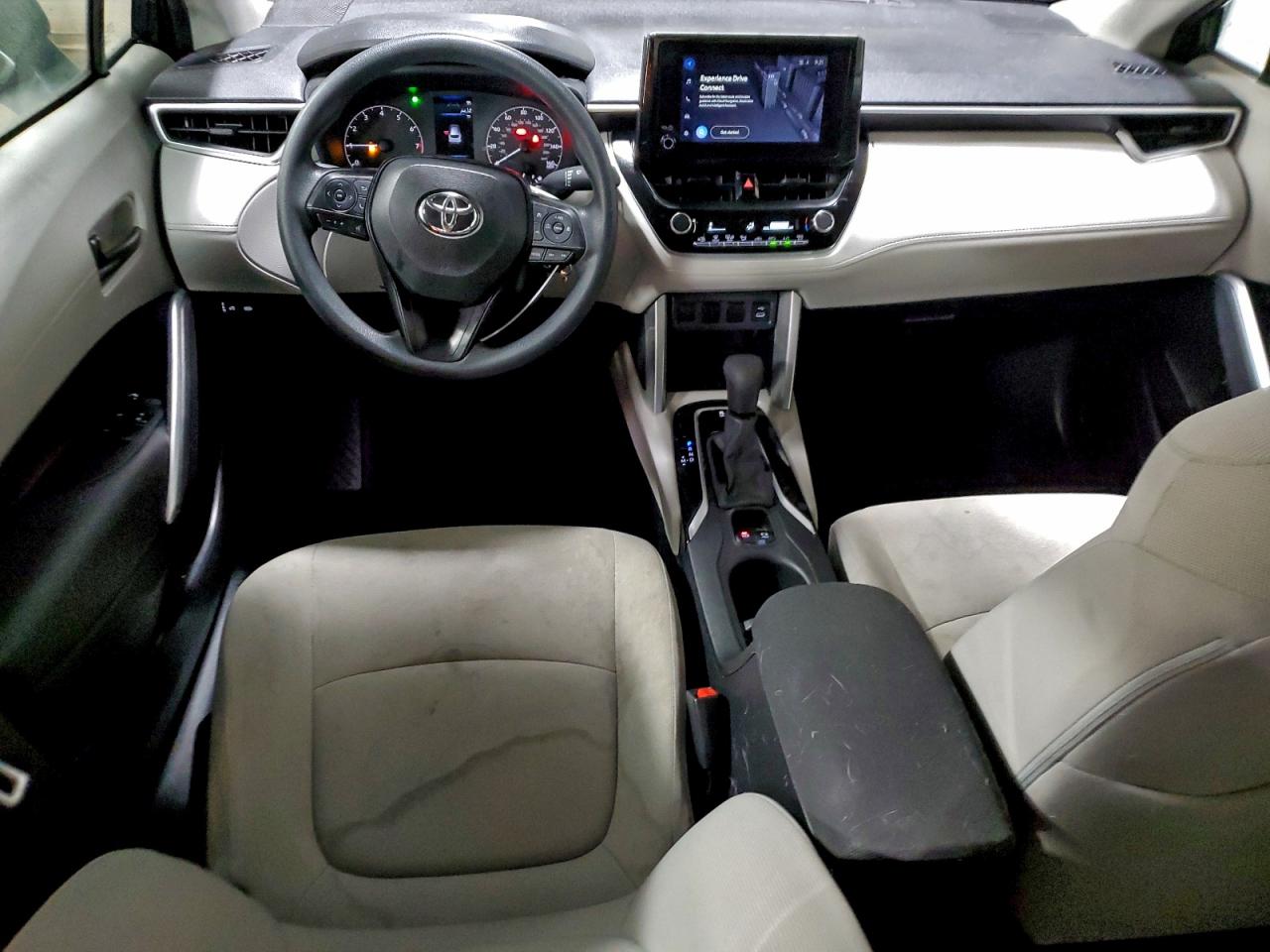 2023 TOYOTA COROLLA CROSS L photo 15