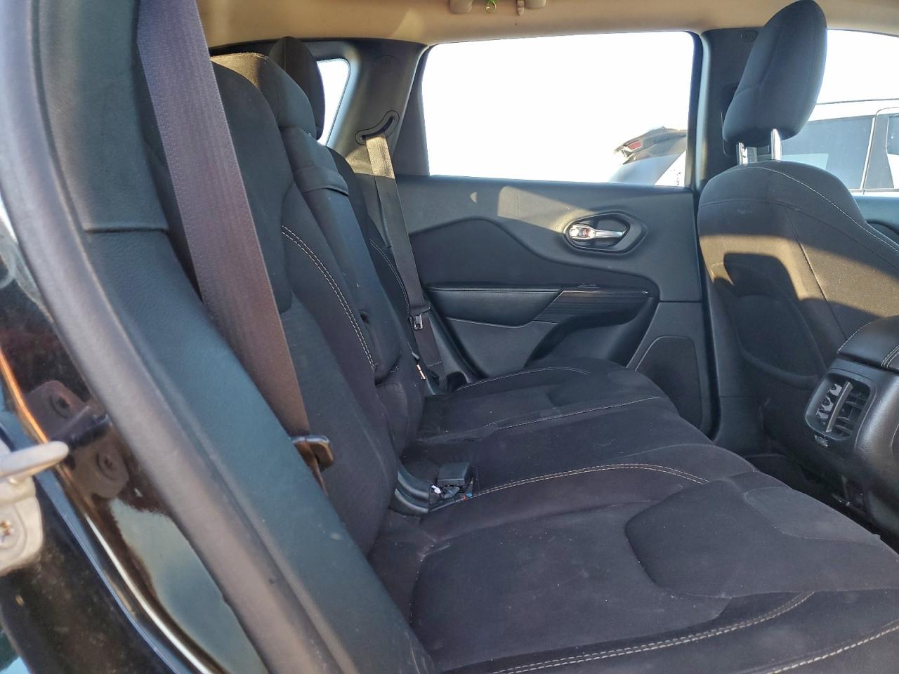 2016 JEEP CHEROKEE LATITUDE photo 11