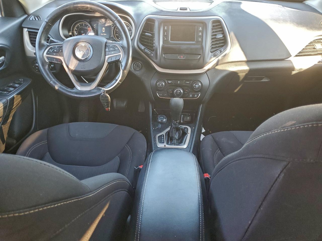 2016 JEEP CHEROKEE LATITUDE photo 8