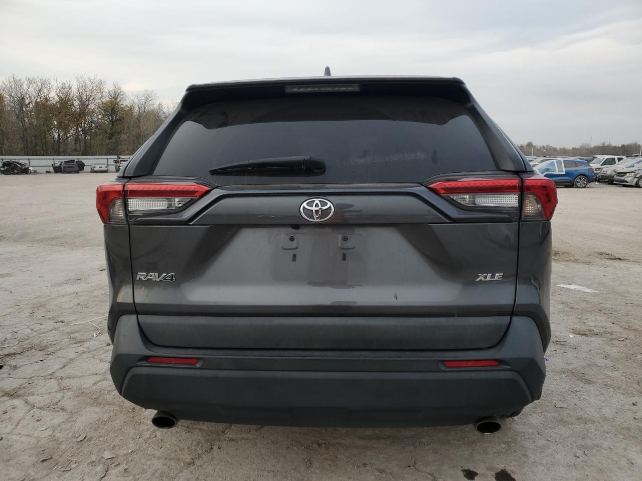 2021 TOYOTA RAV4 XLE photo 6