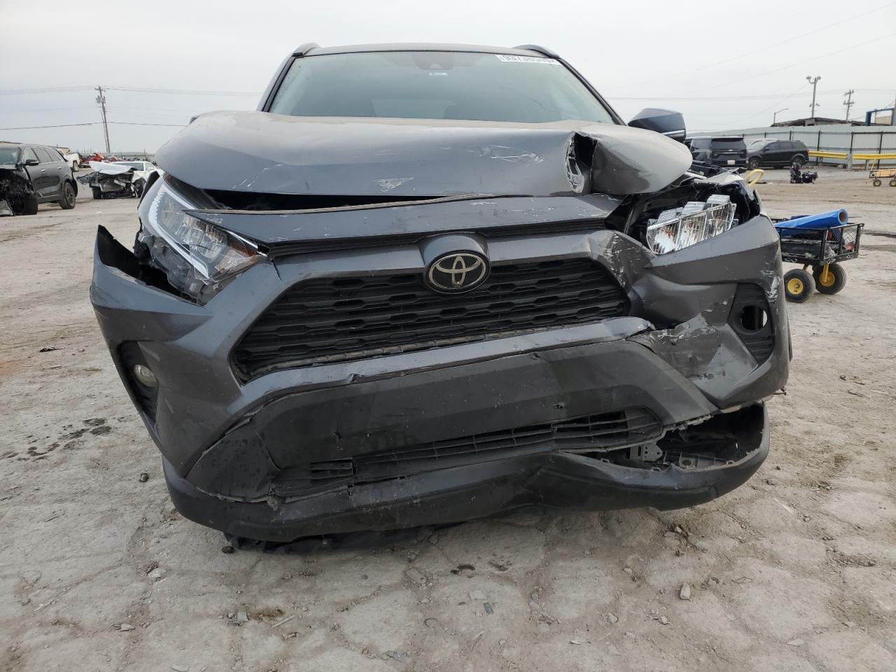 2021 TOYOTA RAV4 XLE photo 5