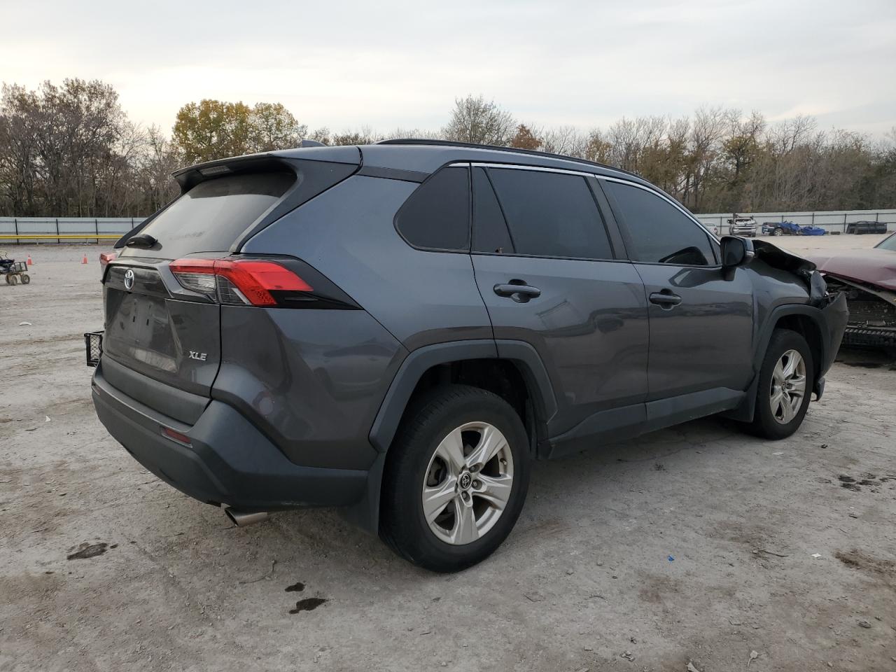 2021 TOYOTA RAV4 XLE photo 3