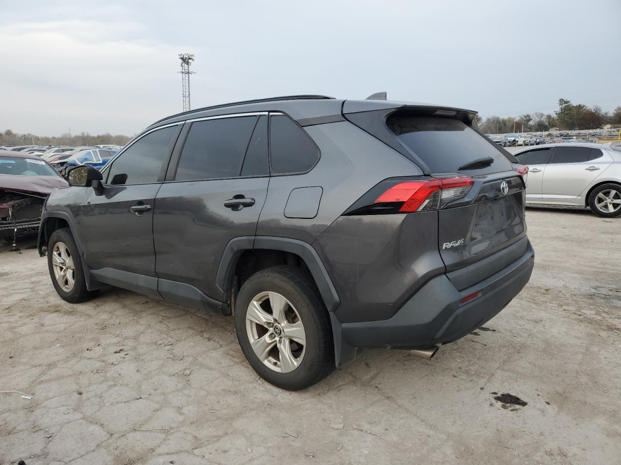 2021 TOYOTA RAV4 XLE photo 2