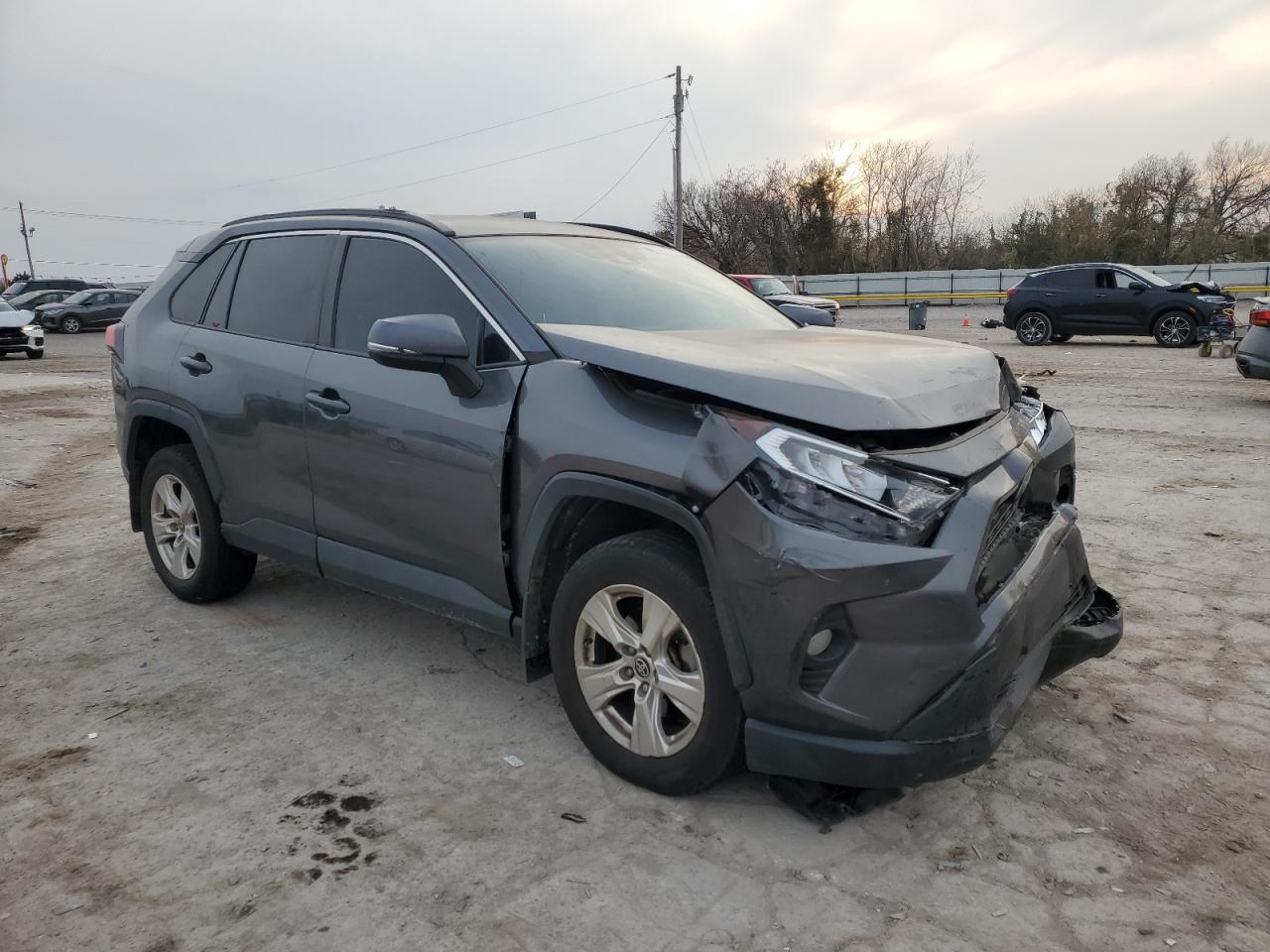 2021 TOYOTA RAV4 XLE photo 4
