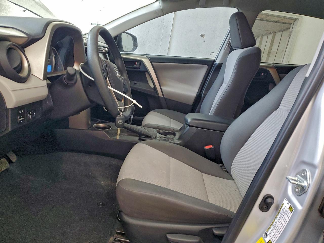 2015 TOYOTA RAV4 LE photo 7