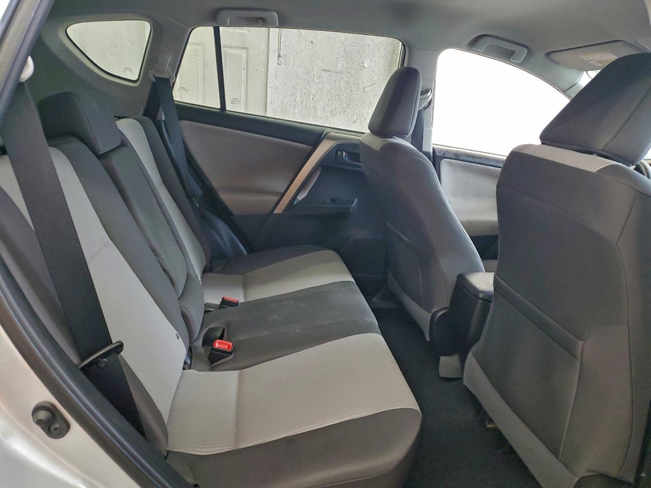 2015 TOYOTA RAV4 LE photo 11