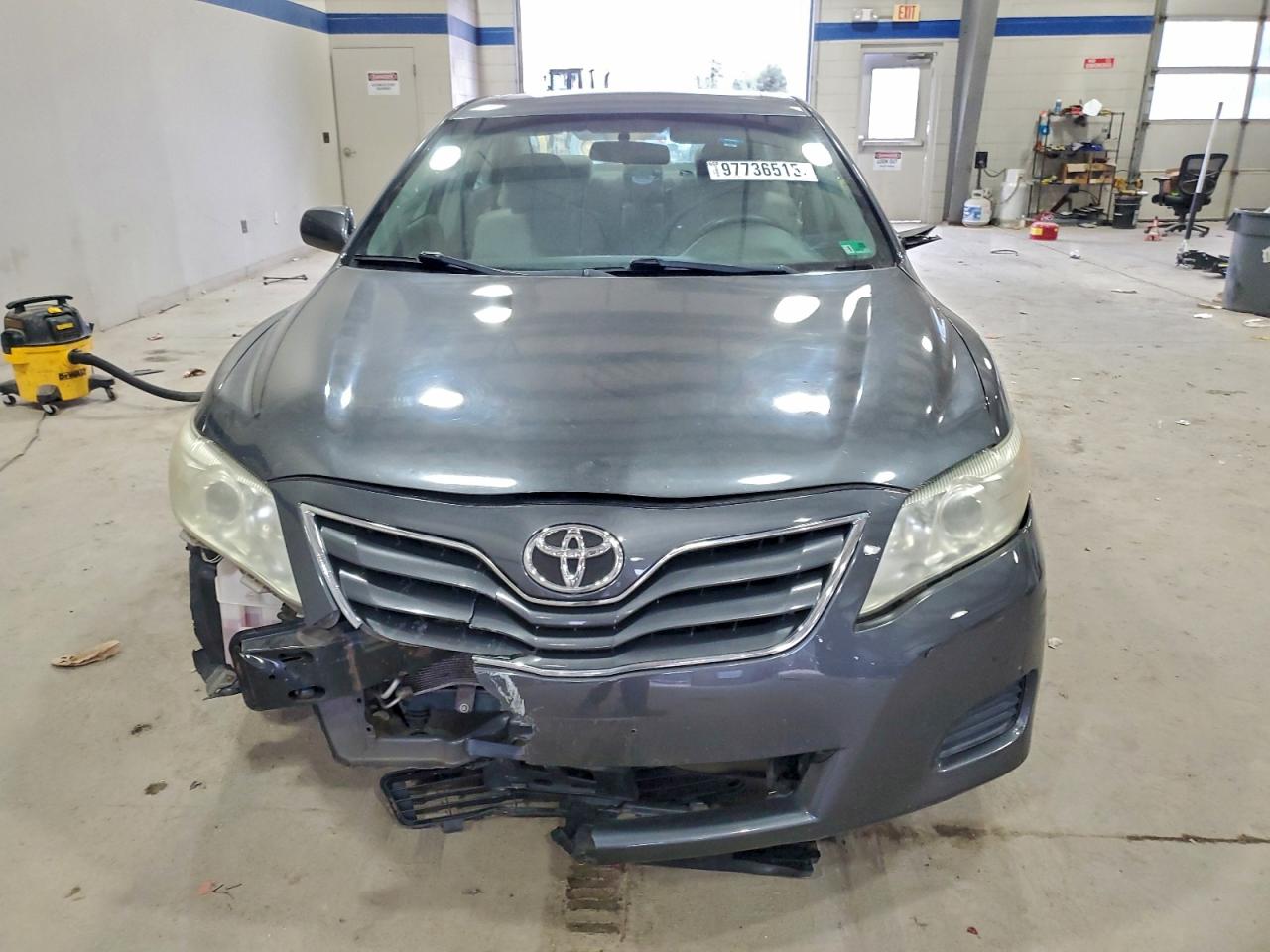 2011 TOYOTA CAMRY BASE photo 9