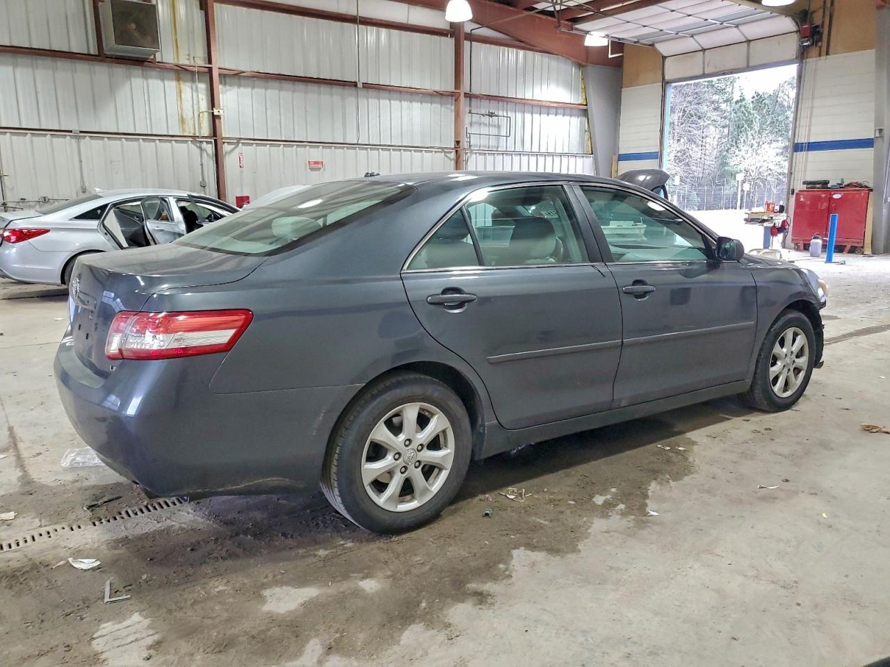 2011 TOYOTA CAMRY BASE photo 5