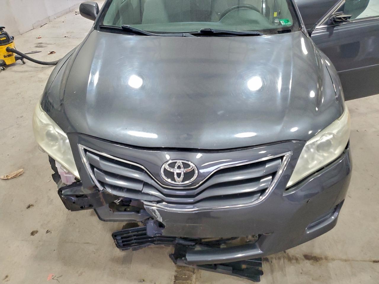 2011 TOYOTA CAMRY BASE photo 21