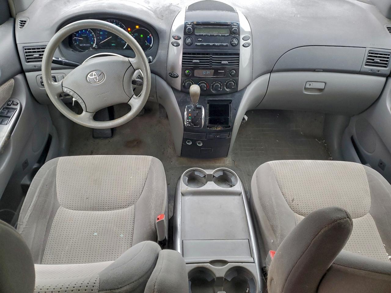 2008 TOYOTA SIENNA LE photo 8