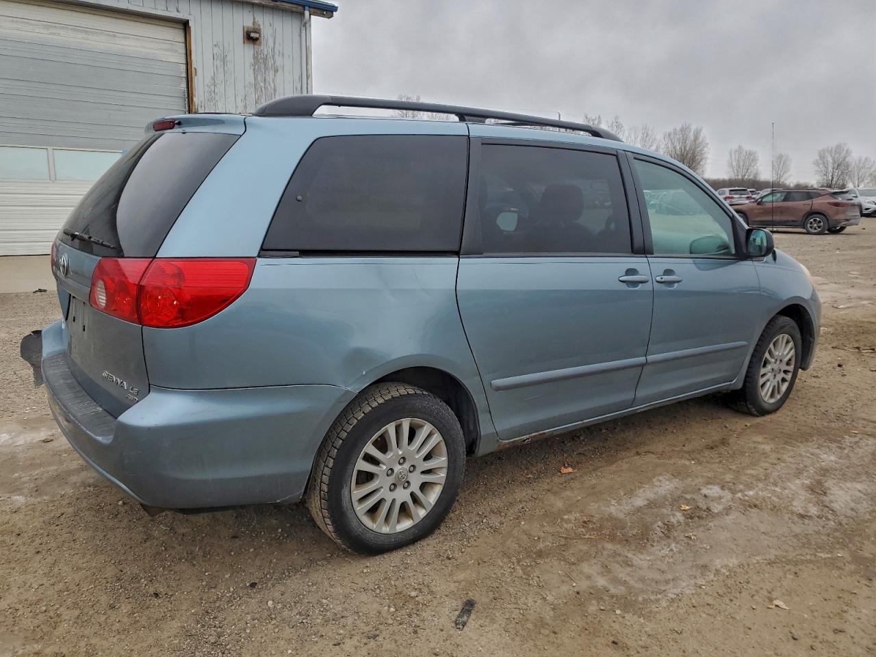 2008 TOYOTA SIENNA LE photo 3