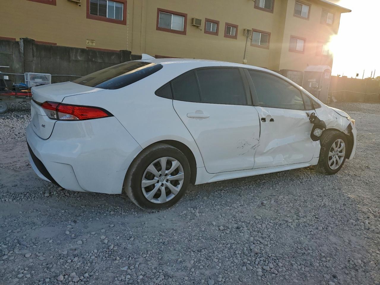 2021 TOYOTA COROLLA LE photo 3