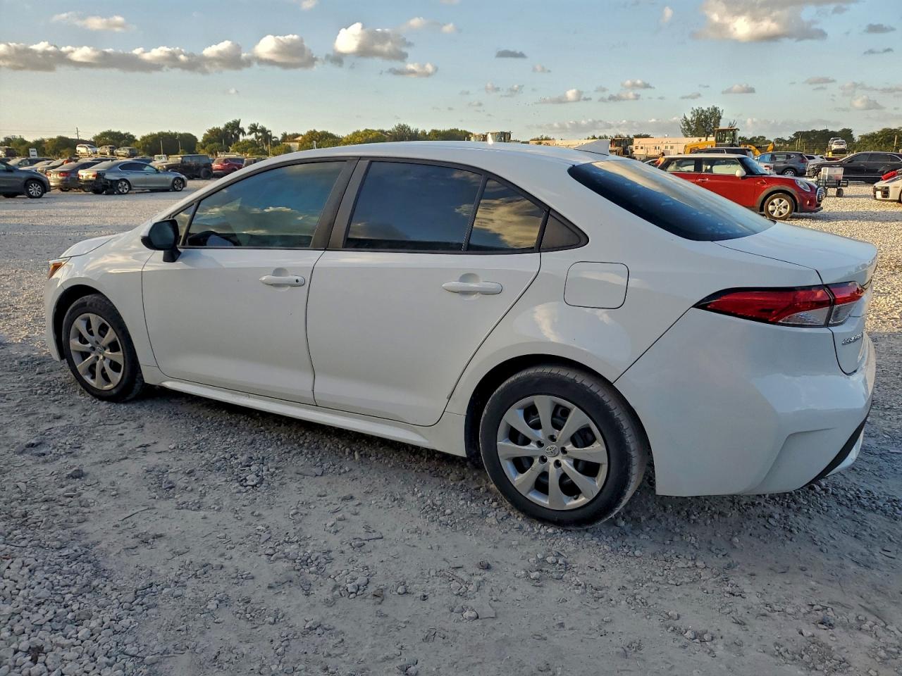 2021 TOYOTA COROLLA LE photo 2