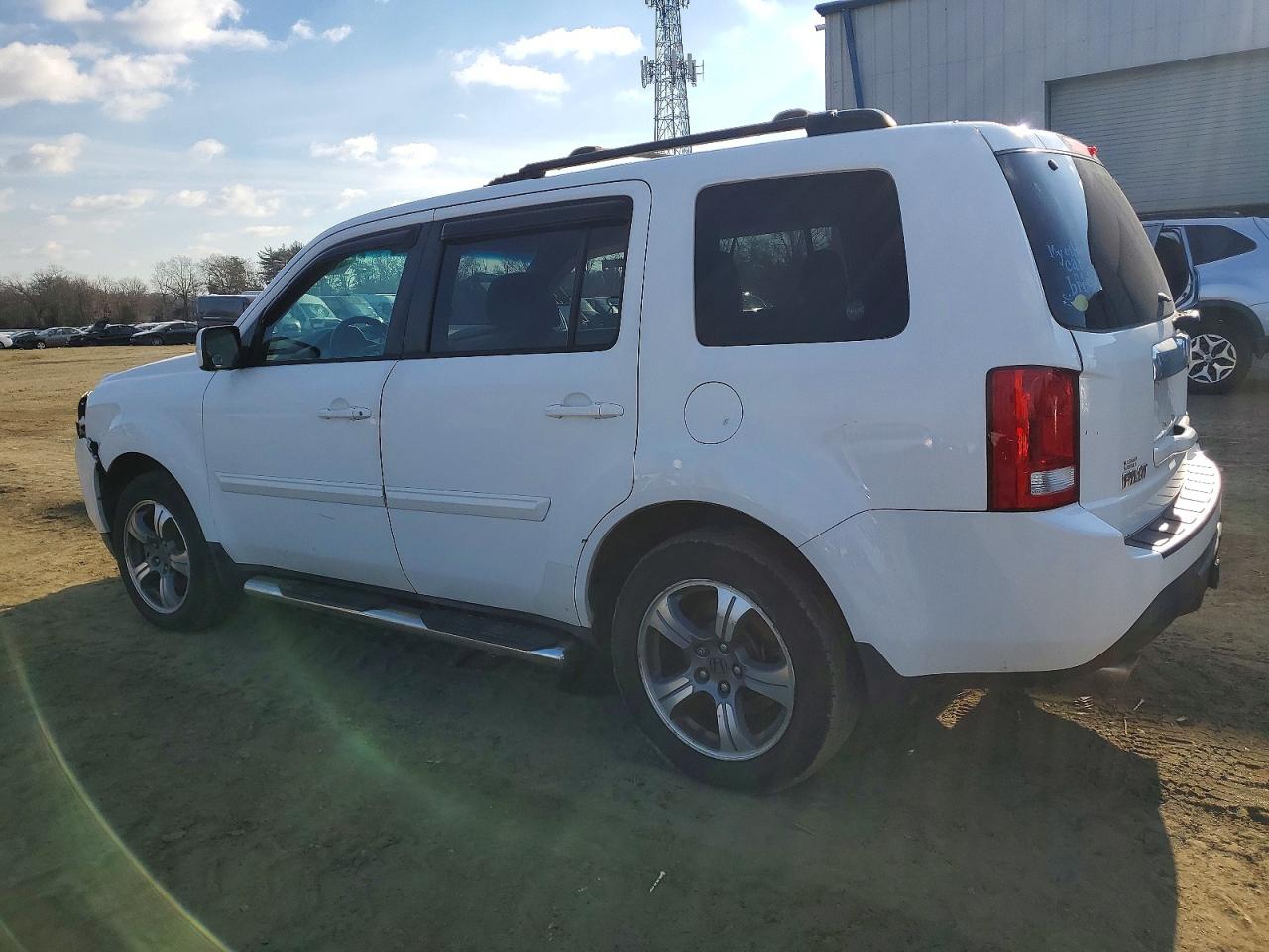 2015 HONDA PILOT SE photo 2