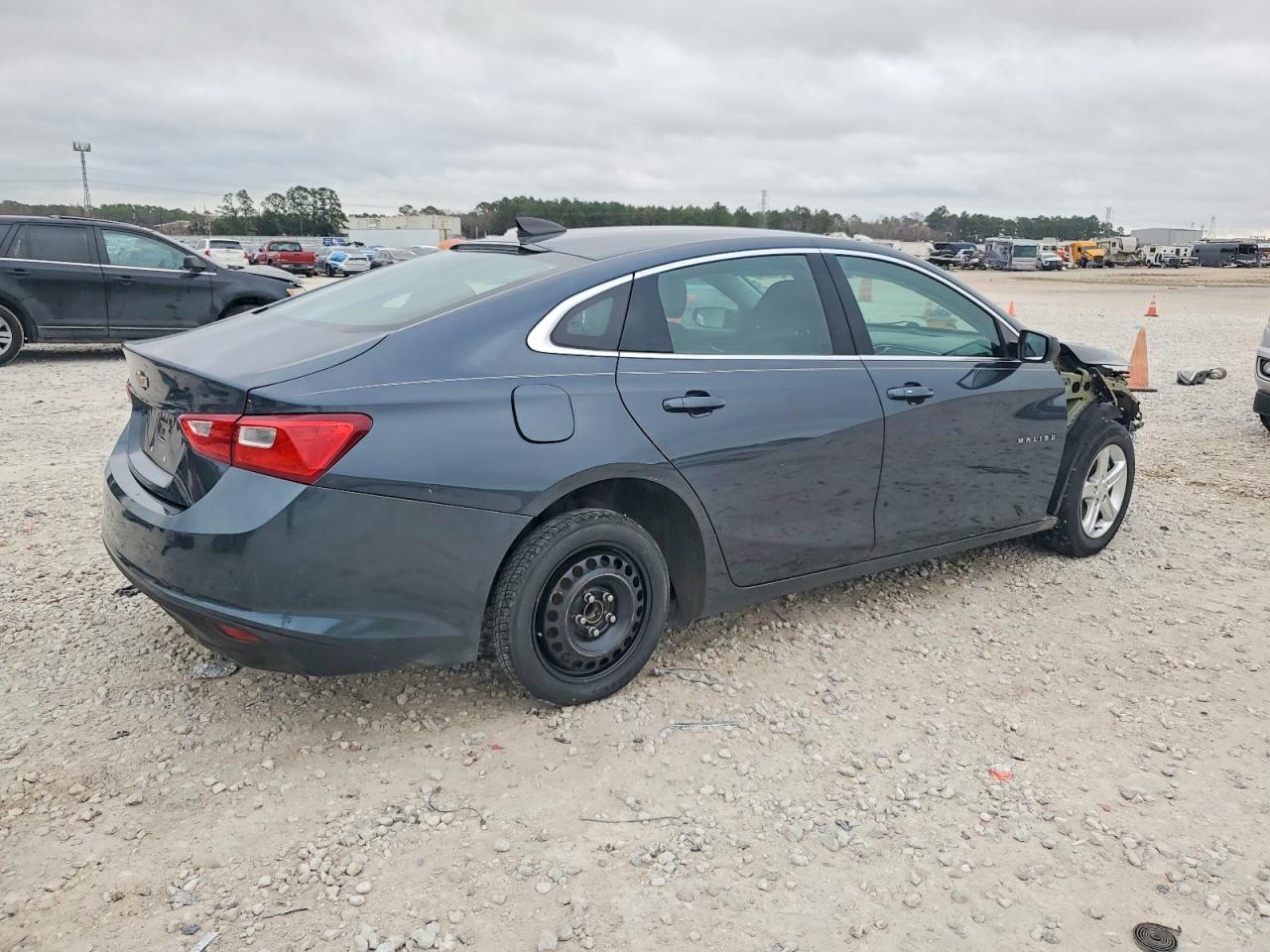 2021 CHEVROLET MALIBU LS photo 3