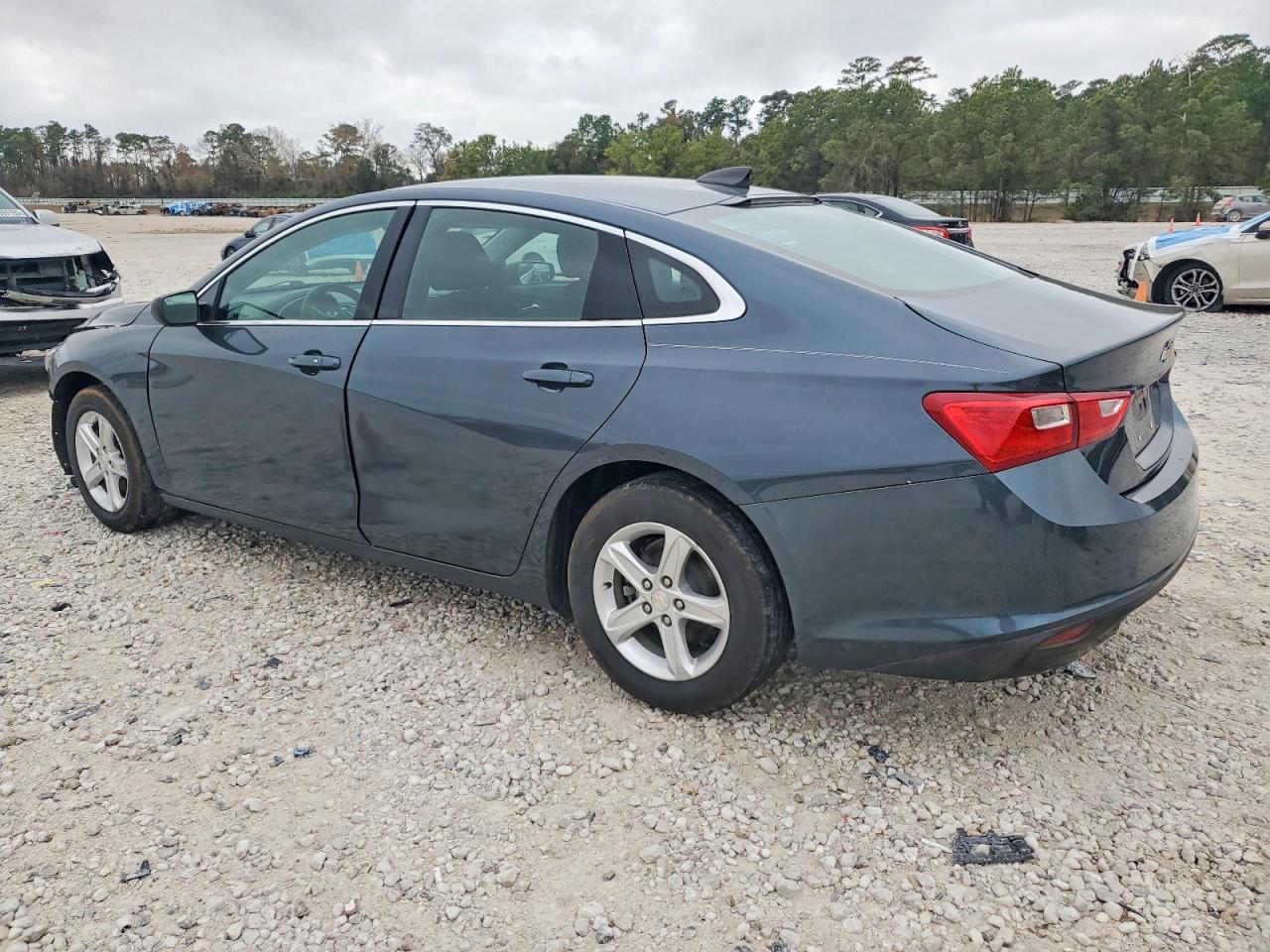 2021 CHEVROLET MALIBU LS photo 2