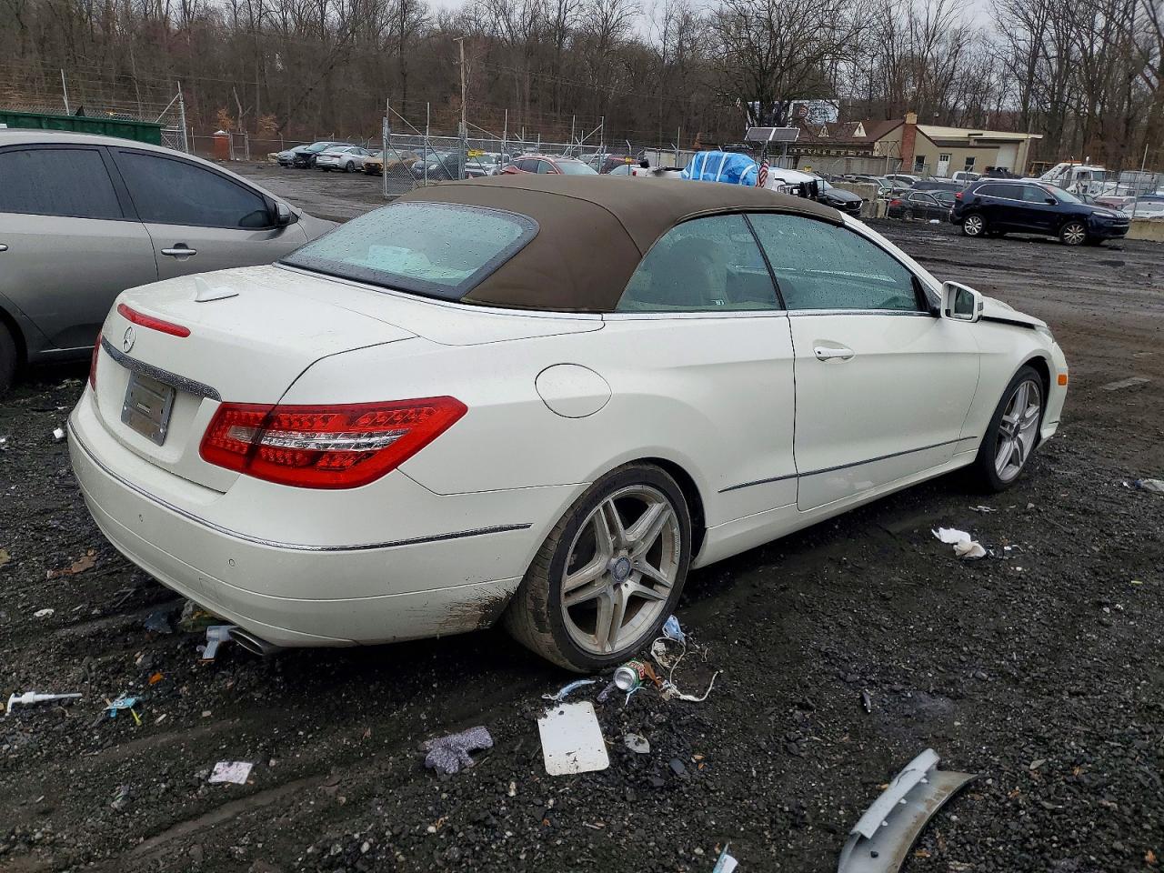 2011 MERCEDES-BENZ E 350 photo 3