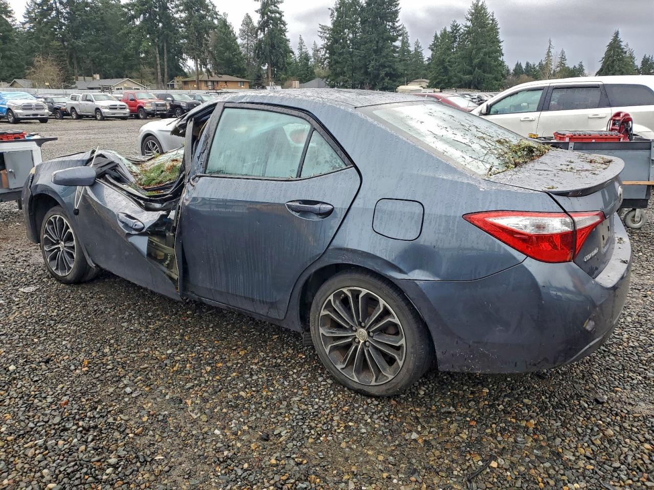 2014 TOYOTA COROLLA L photo 2
