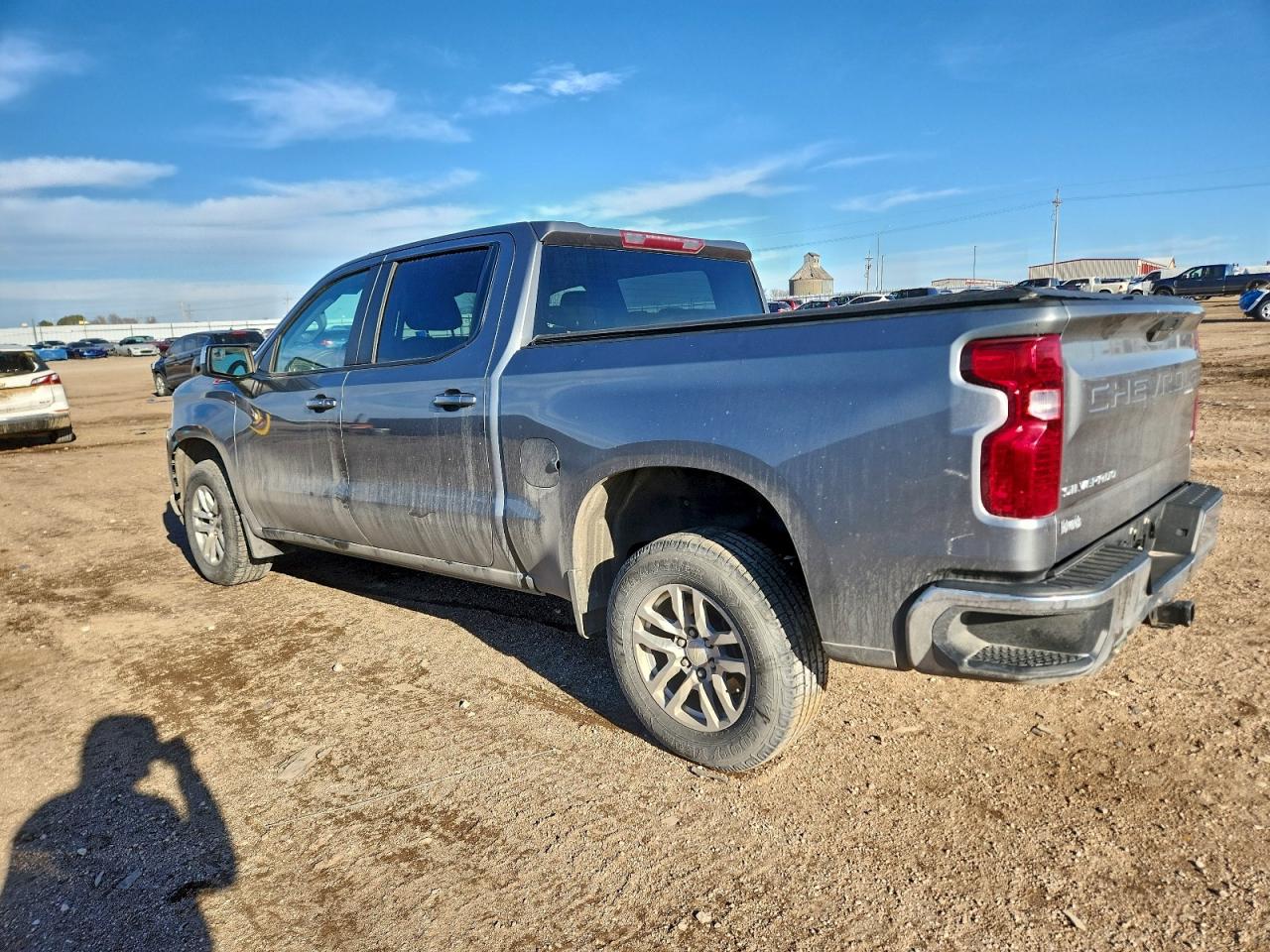 2021 CHEVROLET SILVERADO K1500 LT photo 2