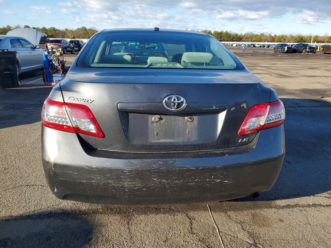 2011 TOYOTA CAMRY BASE photo 6