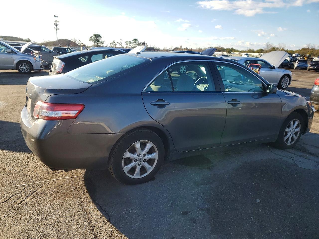 2011 TOYOTA CAMRY BASE photo 3