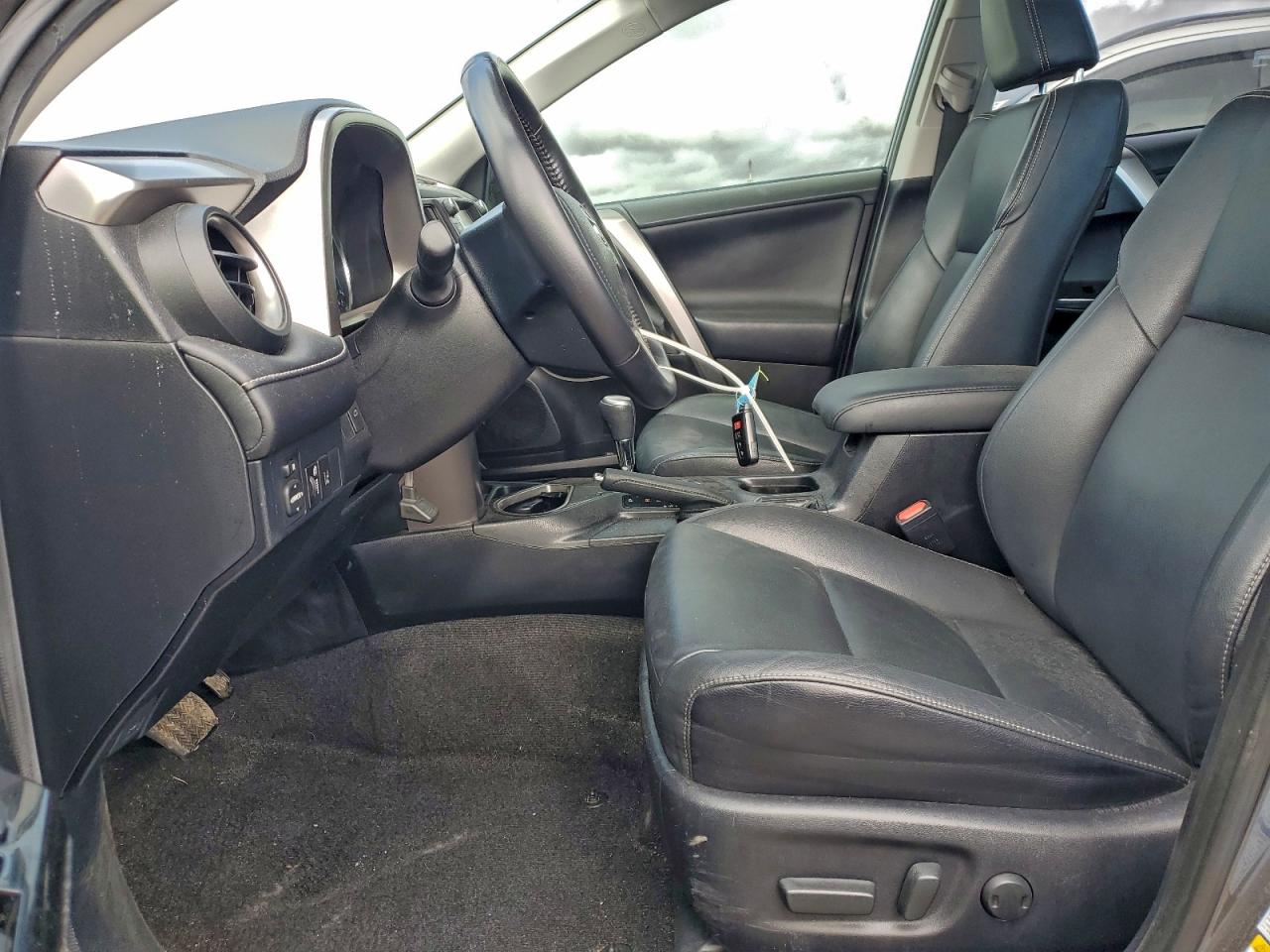 2016 TOYOTA RAV4 HV photo 7